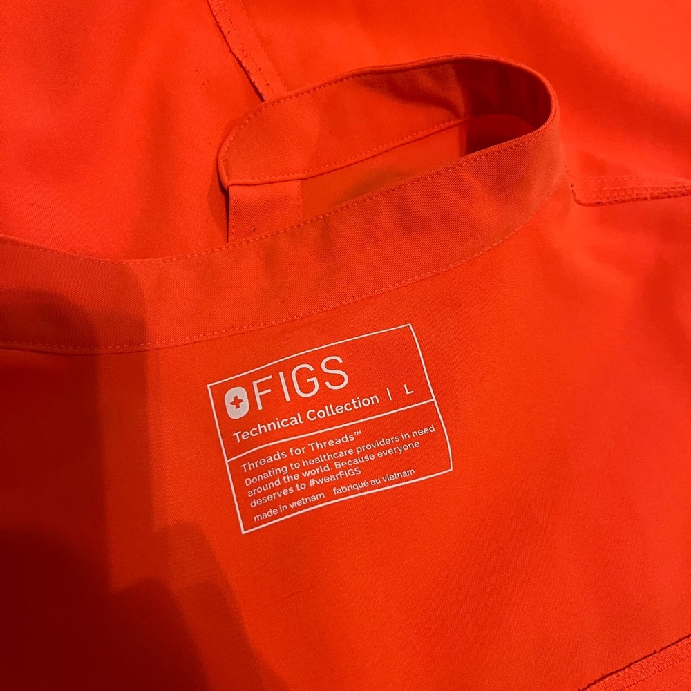 Figs Rafaela L fiery coral- limited edition color